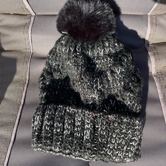 NWT black Nike beanie hat w Pom Pom - Picture 2 of 2